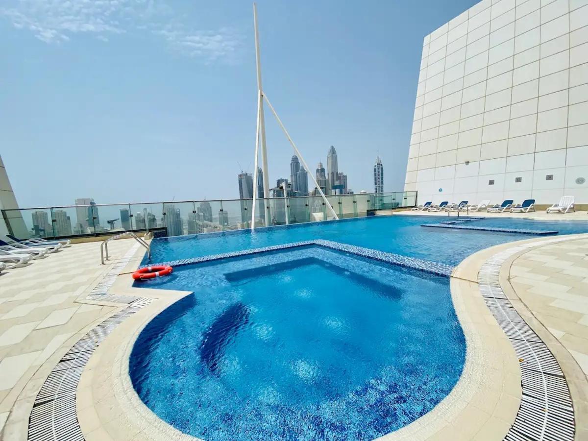 Upscale Studio Full Lake View In Goldcrest View Tower Dubai Eksteriør bilde