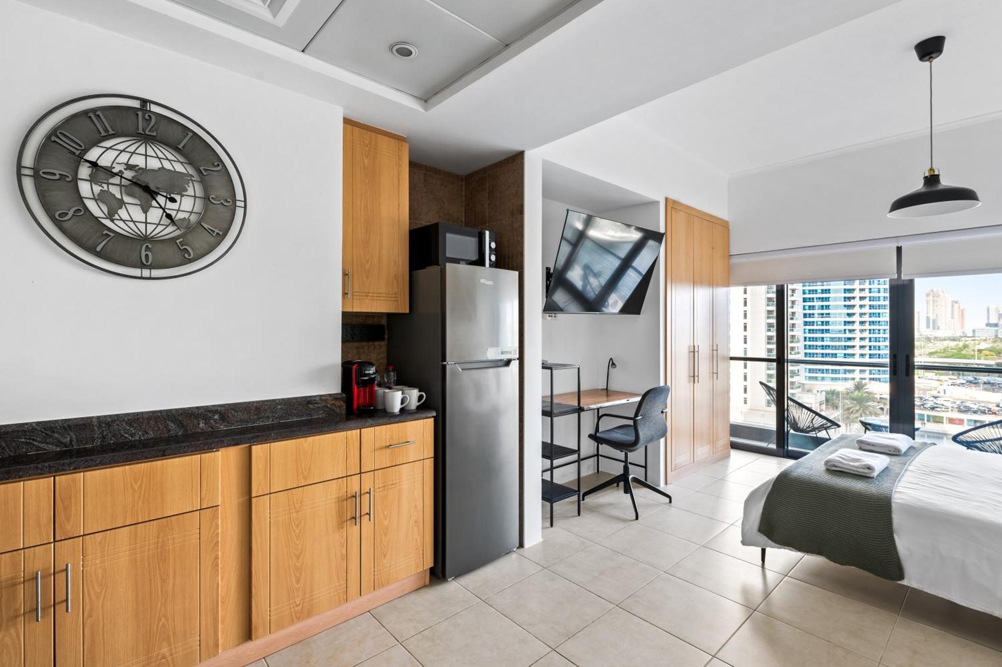 Upscale Studio Full Lake View In Goldcrest View Tower Dubai Eksteriør bilde