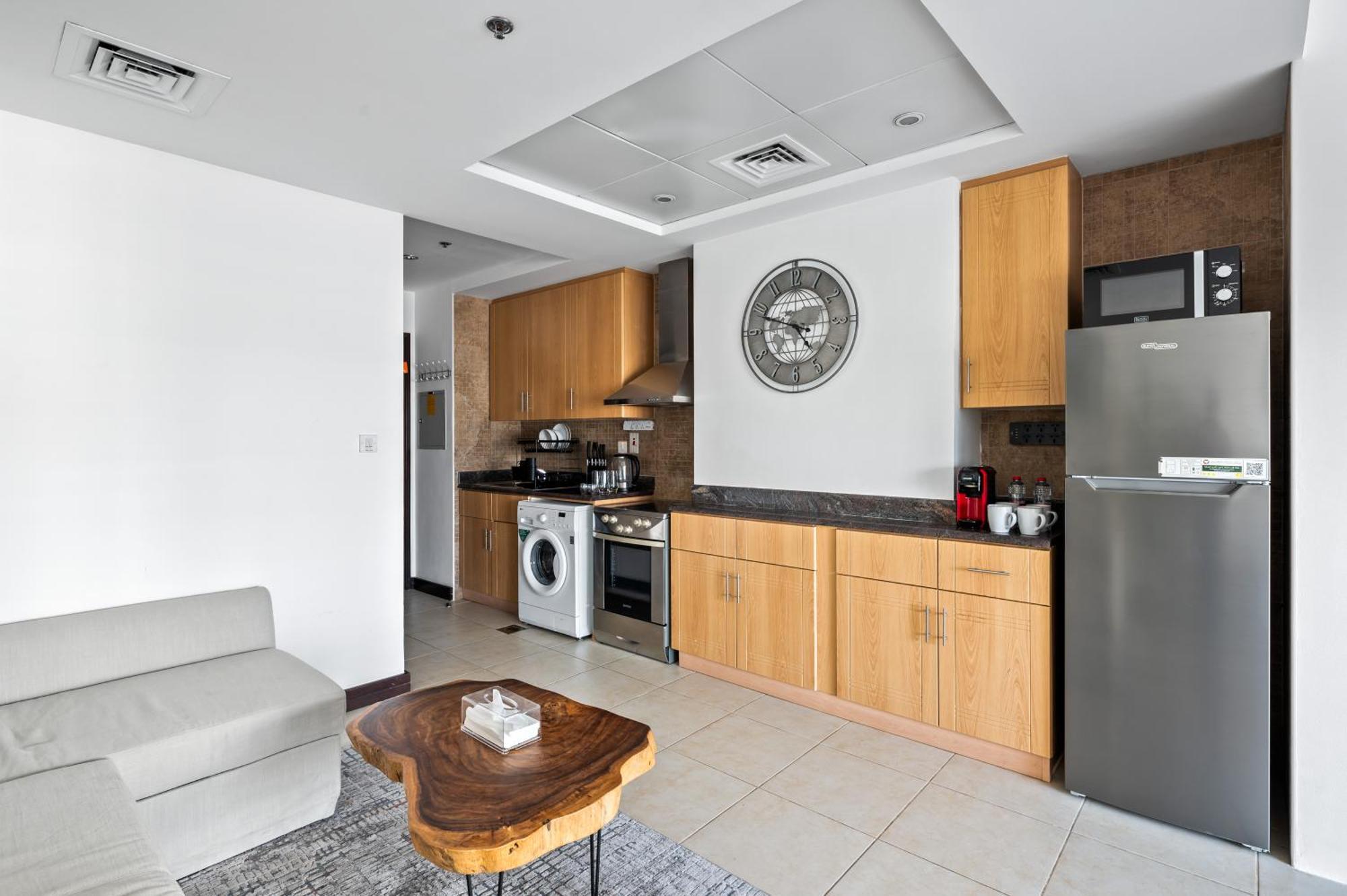 Upscale Studio Full Lake View In Goldcrest View Tower Dubai Eksteriør bilde