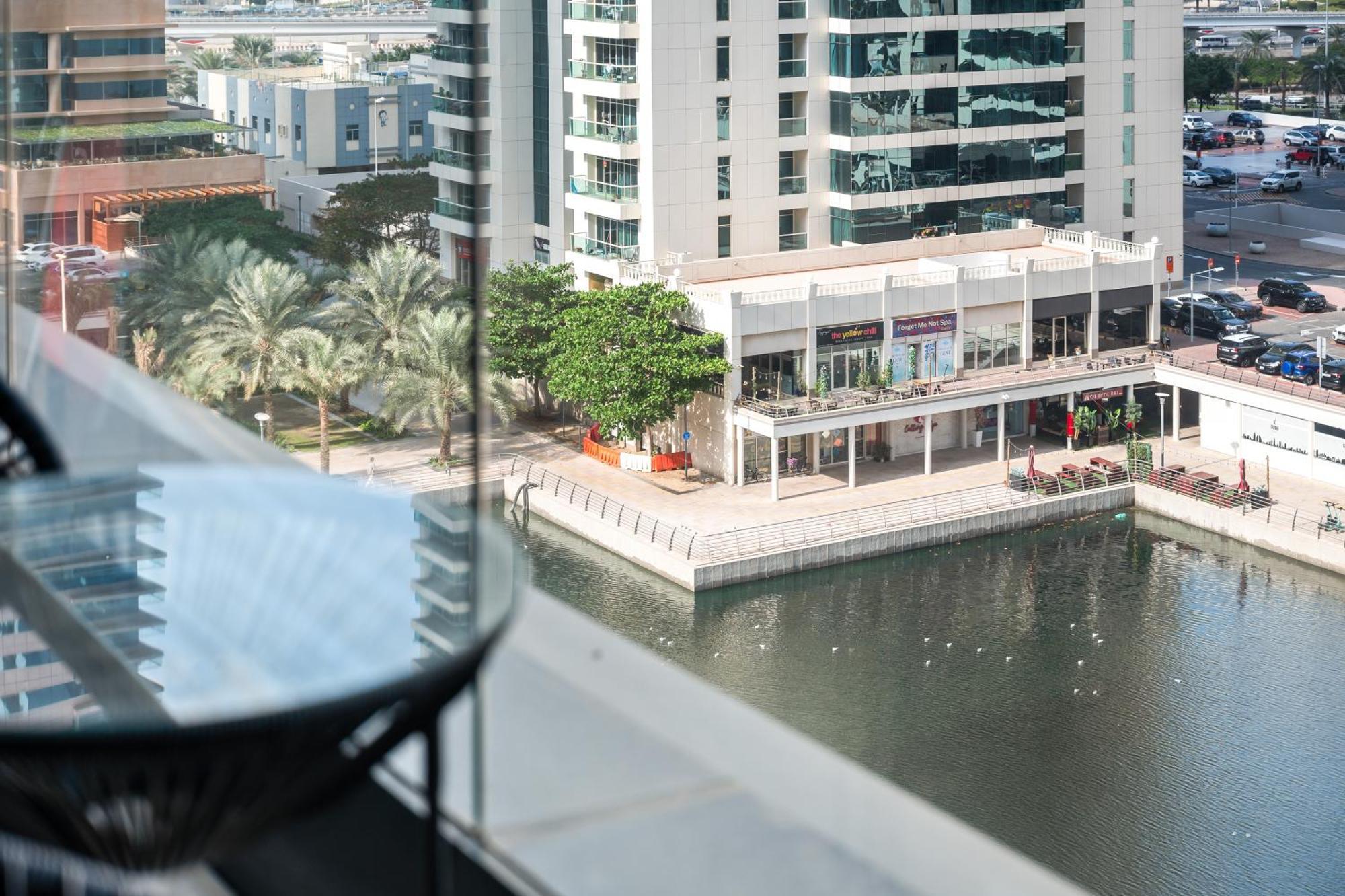 Upscale Studio Full Lake View In Goldcrest View Tower Dubai Eksteriør bilde