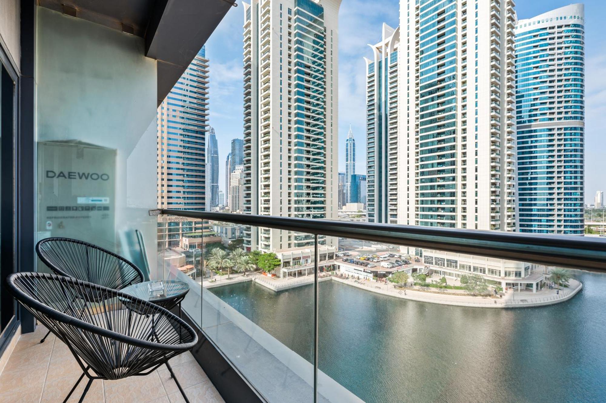 Upscale Studio Full Lake View In Goldcrest View Tower Dubai Eksteriør bilde